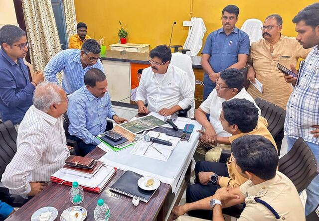 8 రైల్వే ప్రాజెక్టుల నిర్మాణాలకు రూ. 400 కోట్లు 