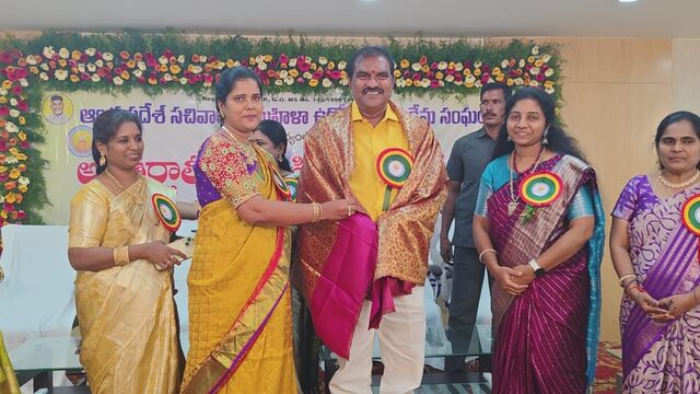 చ‌ట్ట‌స‌భ‌ల్లో మ‌హిళా భాగ‌స్వామ్యానికి కృషి 