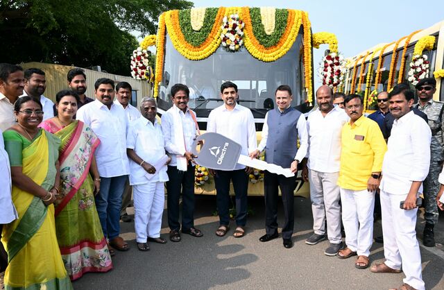 మంగళగిరిలో ఉచిత ఎలక్ట్రికల్ బస్సు సేవలకు శ్రీకారం