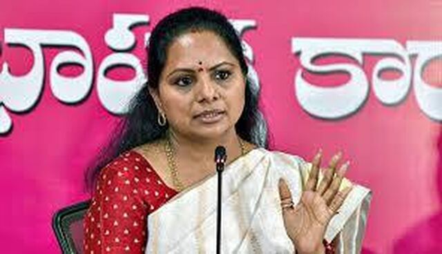 ఆంధ్రా డైరెక్టర్‌తో తెలంగాణ గీతమా?