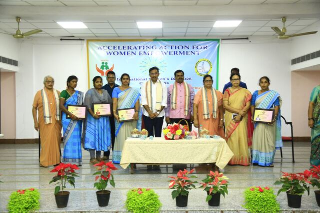 వంద గ్రామాల్లో  వంద శానిట‌రీ ప్యాడ్స్ వెండింగ్ మిష‌న్స్