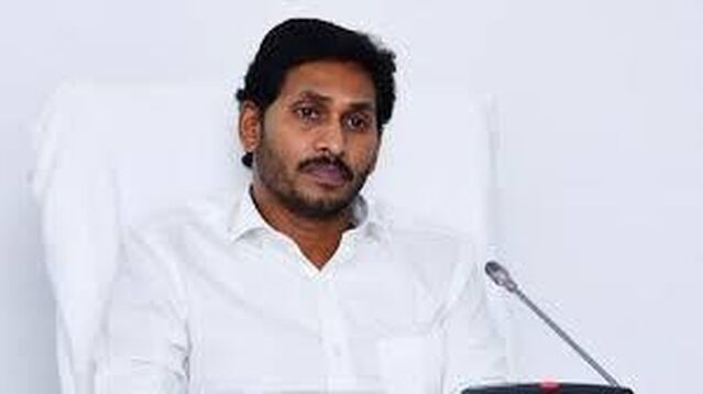 కష్టాల్లో వైసీపీ.. వినుకొండలో ముగ్గురి సస్పెన్షన్