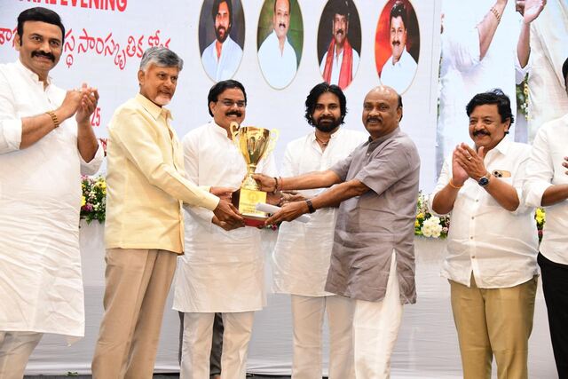 చంద్రబాబు ఇంత నవ్వింది ఇప్పుడే! 