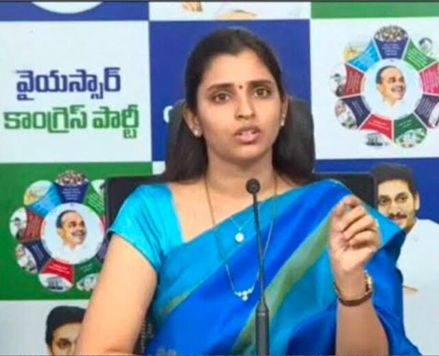 హైకోర్టుకు యాంకర్ శ్యామల
