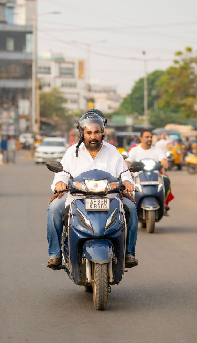 నెల్లూరులో స్కూటర్ పై ఎమ్మెల్యే!