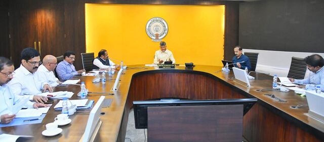 పంటనష్టంతో రైతుల ఆత్మహత్యాయత్నం.. సీఎం చంద్రబాబు ఆరా