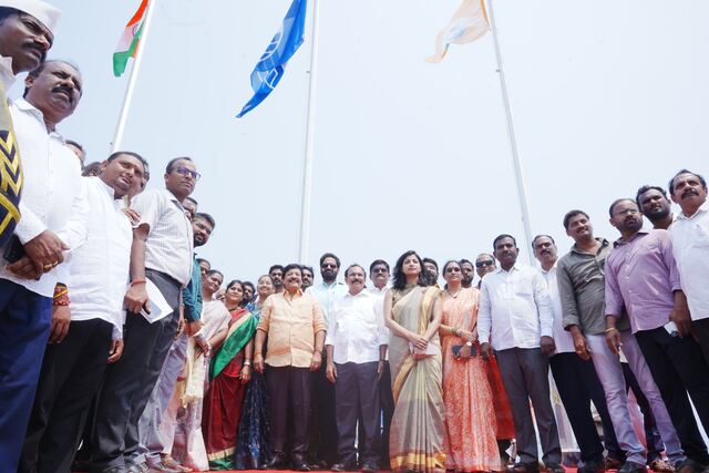రుషికొండ బీచ్ లో బ్లూఫ్లాగ్ జెండా ఎగురవేసిన మంత్రి కందుల దుర్గేష్