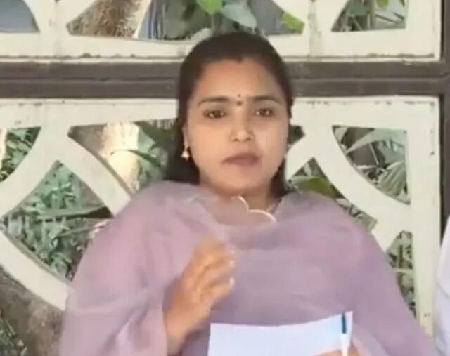 పార్లమెంట్ సాక్షిగా గిరిజన ఎంపీకి అవమానం