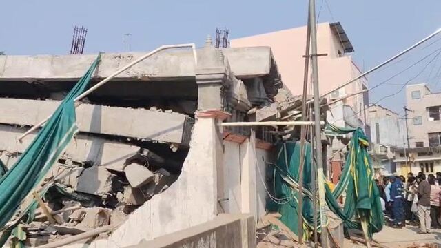 భద్రాద్రి జిల్లాలో కూలిన భవనం.. ఏడుగురి మృతి 