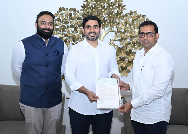 స్మార్ట్ ఆంధ్రా ఫౌండేషన్‌కు రూ.50 లక్షల విరాళం