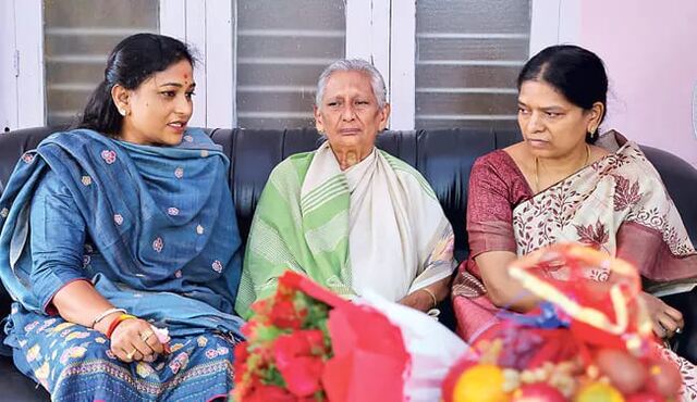 డాక్టర్ సుధాకర్ కుటుంబానికి ప్రభుత్వం అండ