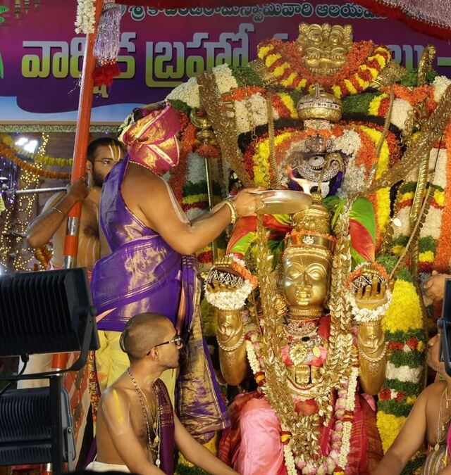 గరుడ వాహనంపై కోదండరాముడు