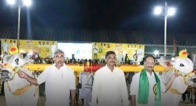 కేసానుపల్లి ఎడ్లు భారీ బండను లాగేశాయి!