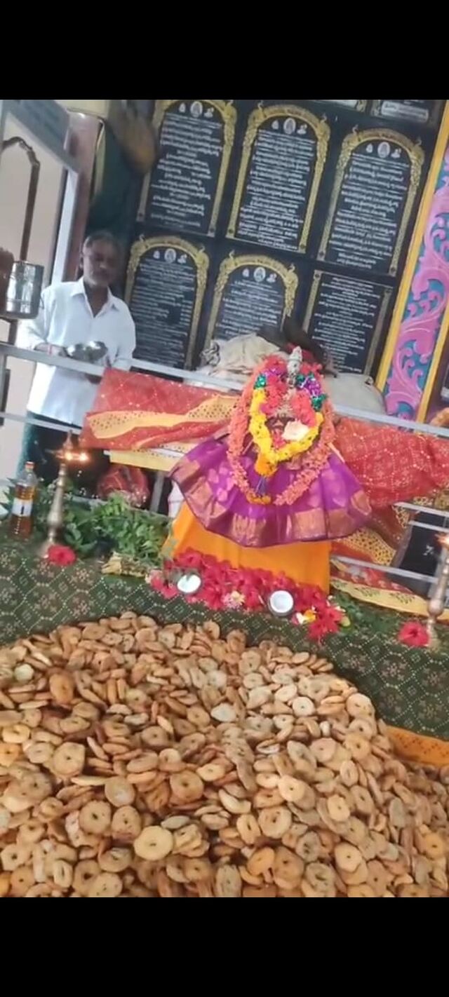 గంగానమ్మ అమ్మవారికి లక్ష గారెల నివేదన