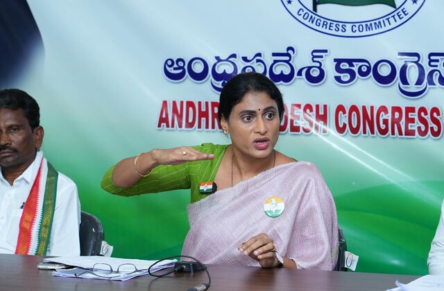 తల్లిపై కేసు వేసిన కుమారుడు జగన్.. షర్మిల ఫైర్
