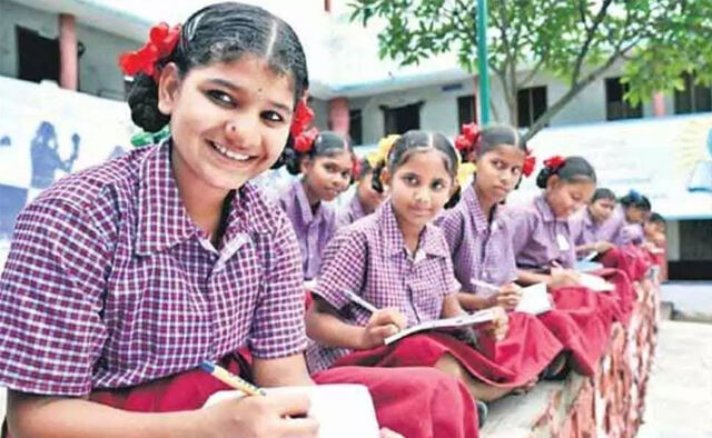 విలేకరులకు ఆంక్షలు.. ప్రిన్సిపల్ మేరీ నిర్వాకం