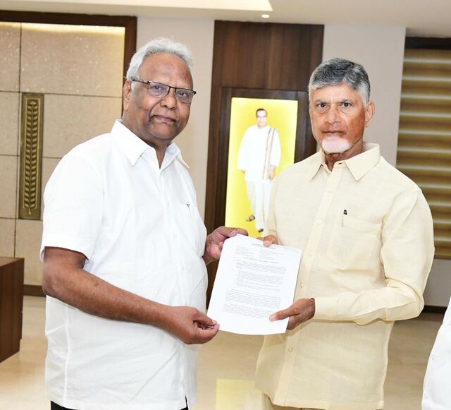 కొమ్మమూరు లిఫ్ట్ కోసం.. ప్రసాద్ సీడ్స్ వితరణ