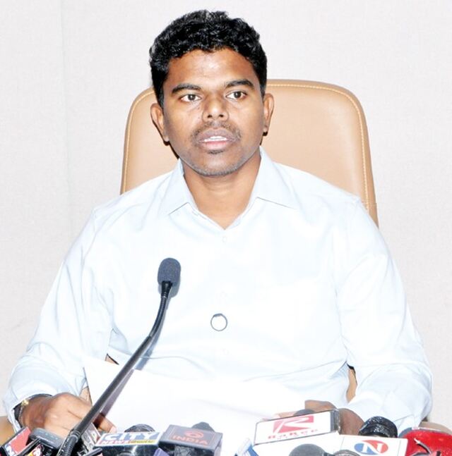 బర్డ్ ఫ్లూపై భయమొద్దు.. కలెక్టర్ భరోసా