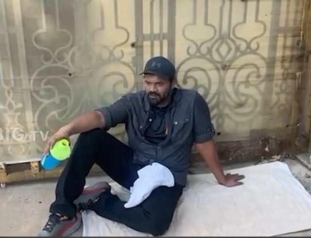 మోహన్ బాబు ఇంటి గేట్ ముందు హీరో మనోజ్