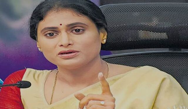 ఆ సైకోలను నడి రోడ్డుపై ఉరి తీయాలి.. షర్మిల సంచలనం