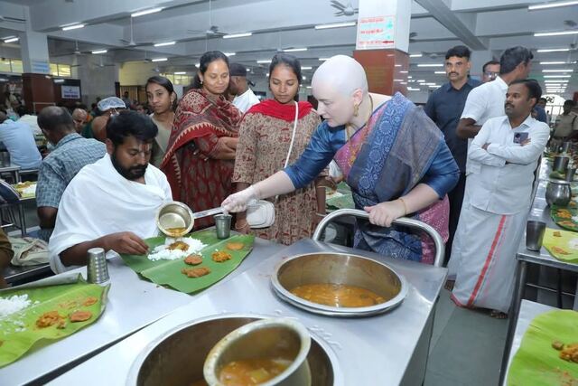 శ్రీవారి సేవలో శ్రీమతి అన్నా కొణిదల.. రూ. 17 లక్షల విరాళం 