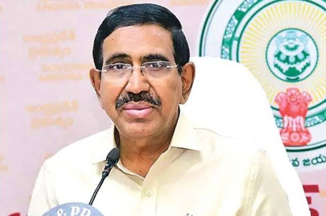 రాజధాని నిర్మాణంలో 3 వేల మంది కార్మికులు, 500 మెషీన్లు!