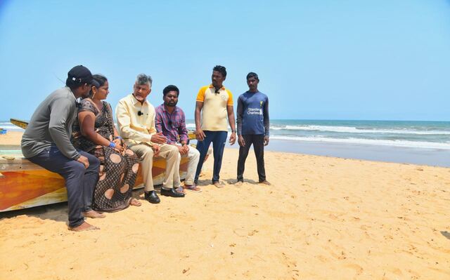 బీచ్‌లో బాబు.. మత్స్యకారులతో ముచ్చట!