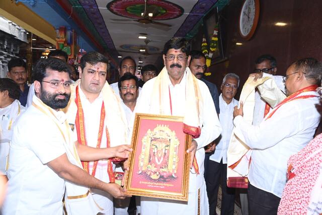 ఇంద్రకీలాద్రిపై మంత్రి ఆనం సమీక్ష