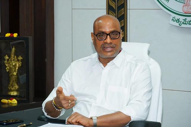 పరిహారం ఇవ్వకుండా మత్స్యకారులను వేధించిన వైసీపీ