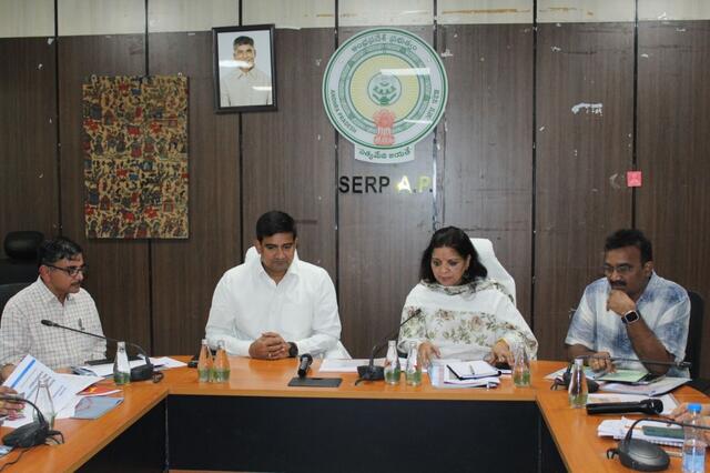 సెర్ప్‌పై మంత్రి కొండపల్లి శ్రీనివాస్ సమీక్ష