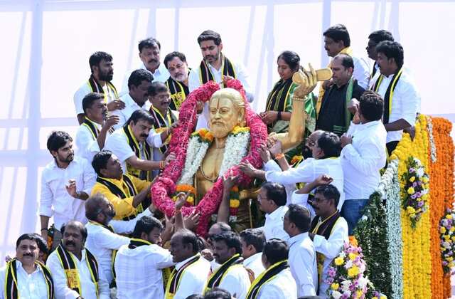 9 అడుగుల శ్రీ భక్త కనకదాస కాంస్య విగ్రహాన్ని ఆవిష్కరణ