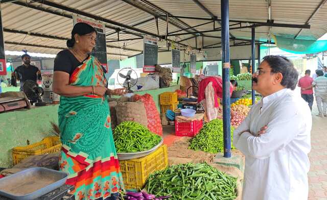 రైతు బజార్‌లో మంత్రి నాదెండ్ల.. రేట్లెంతంటూ ఆరా!