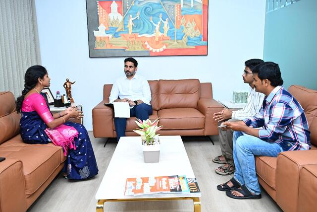  ‘షైనింగ్ టీచర్’ ను సత్కరించిన మంత్రి లోకేష్