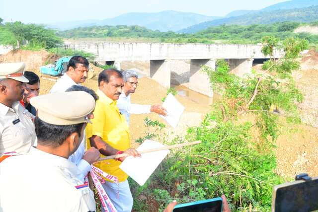 వెలిగొండ పనులపై తీవ్ర అసంతృప్తి