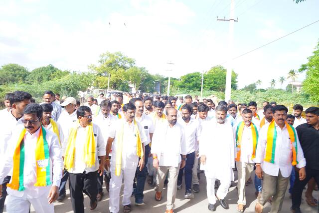 పాదయాత్రలో మంత్రి సత్యకుమార్