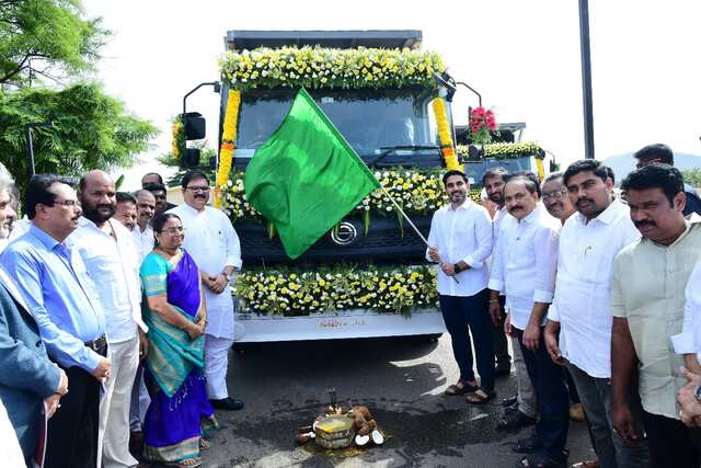 రోడ్లపై గుంతలు లేని నియోజకవర్గంగా మంగళగిరి