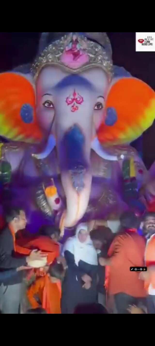 గణేశ్ లడ్డూను దక్కించుకున్న ముస్లిం మహిళ