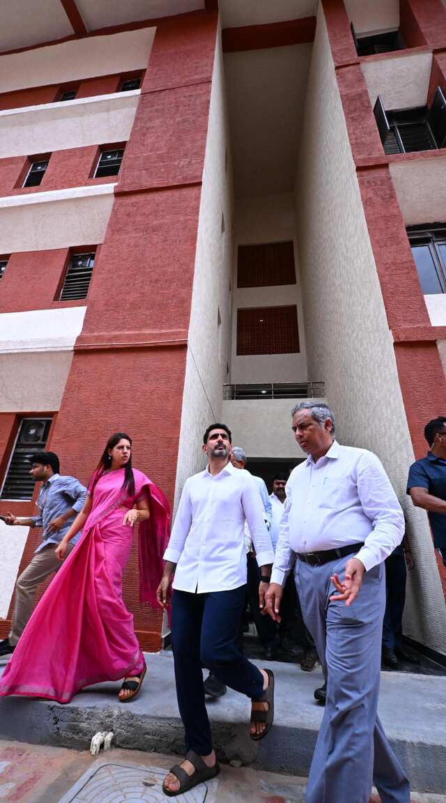 నర్సరావుపేట జేఎన్ టీయూకేలో నూతన హాస్టల్ భవనాలు