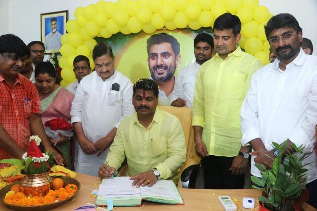 ప్రభుత్వం ఇచ్చే వేతనం.. ప్రజల కోసమే!