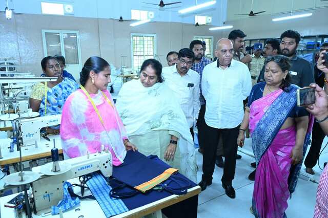 ‘ఆప్కో’లోని స్టాక్ తో నూతన డిజైన్లు