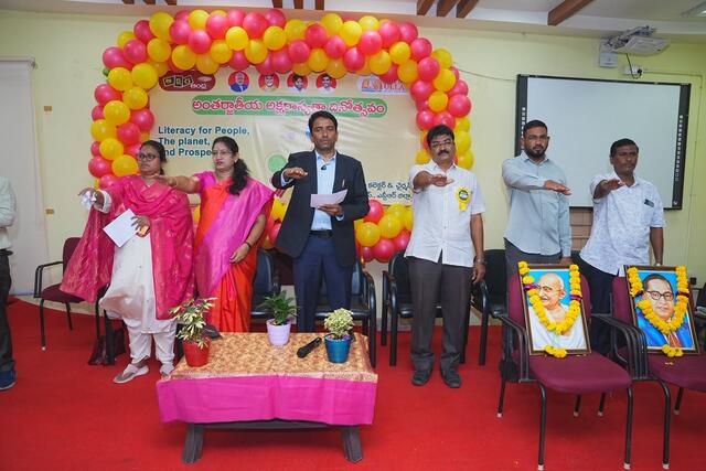 శత శాతం అక్షరాస్యతే ధ్యేయం