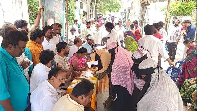 మెడికల్  కాలేజీల ప్రైవేటీకరణపై కోటి సంతకాల సేకరణ