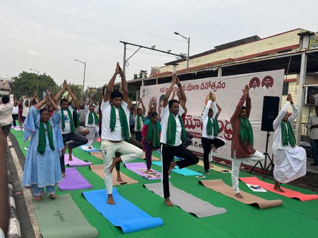 యోగాంధ్రకు కోటికి పైగా పేర్లు న‌మోదు