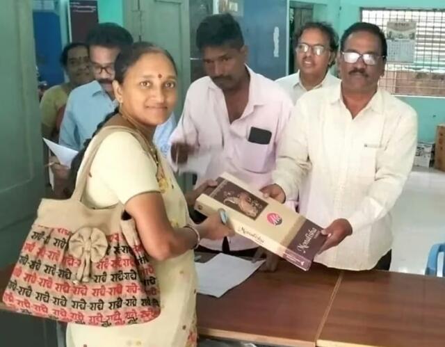 పిఠాపురం టీచర్లకు పవన్ కానుక