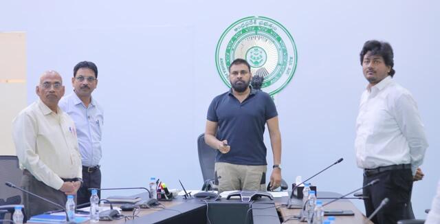 అభివృద్ధి పనులకు శంకుస్థాపన చేసిన పవన్