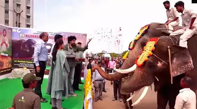 కుంకీ ఏనుగులకు పవన్‌ స్వాగతం