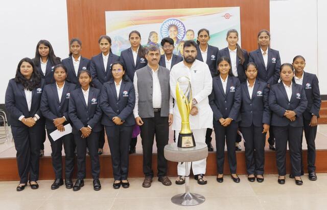 అంధుల క్రికెట్ జట్టుతో ఉప ముఖ్యమంత్రి పవన్ కళ్యాణ్ భేటీ