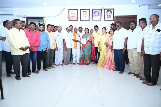 అమ్మవారి పేరుతో వాసవీ పెనుగొండగా నామకరణం
