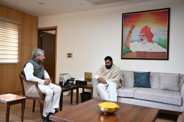 మోడల్ గా పిఠాపురం రైల్వే స్టేషన్