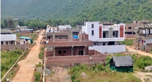 ఆ కుటుంబాలకు మోడల్ కాలనీ!